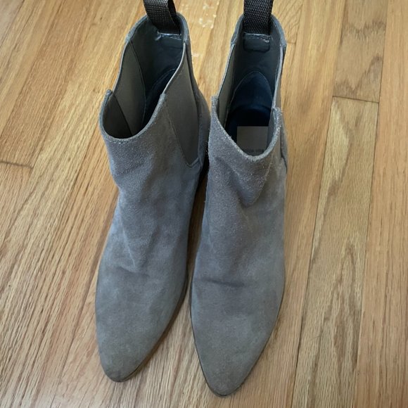 Dolce Vita Colbey Beige Suede Pointed Toe Chelsea Ankle Boots Sz 7.5 - Picture 3 of 7